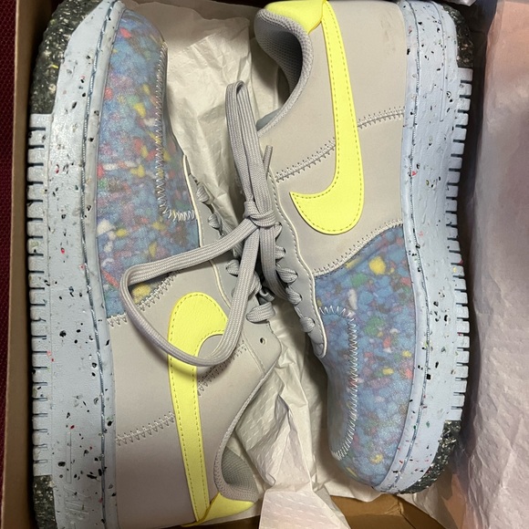 Nike Air Force 1 - Picture 1 of 5